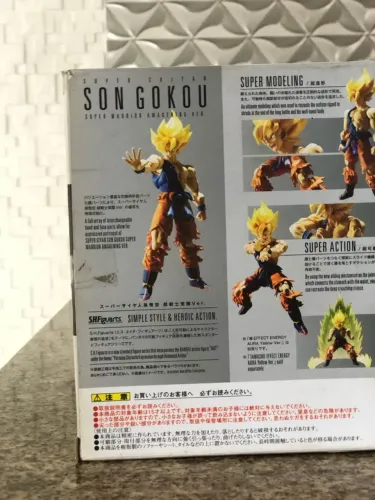 Figura de Ação Dragon Ball Z - Super Saiyajin Son Goku - Edição Limitada