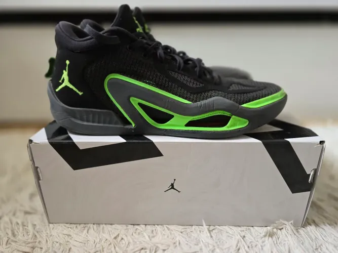 Tênis Jordan Tatum 1 Preto e Verde - Nr 43 - Detalhe na última foto