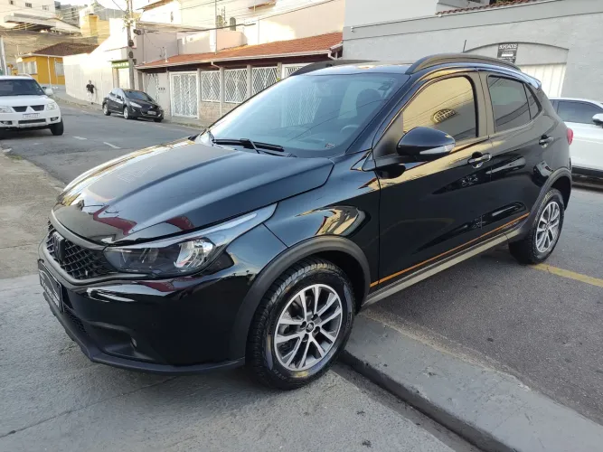 ARGO TREKKING COM 21.000 KM. ÚNICO DONO. NA GARANTIA. ANO 2025.