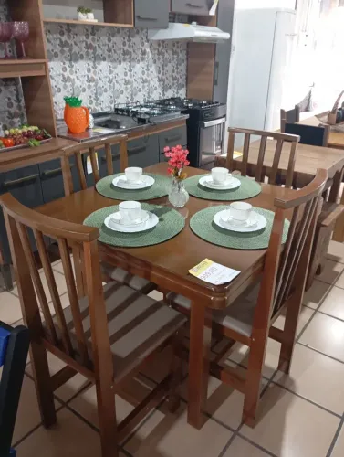 mesa com 4 cadeiras