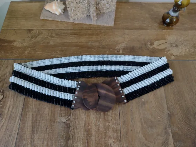 Cinto Artesanal com miçangas e madeira