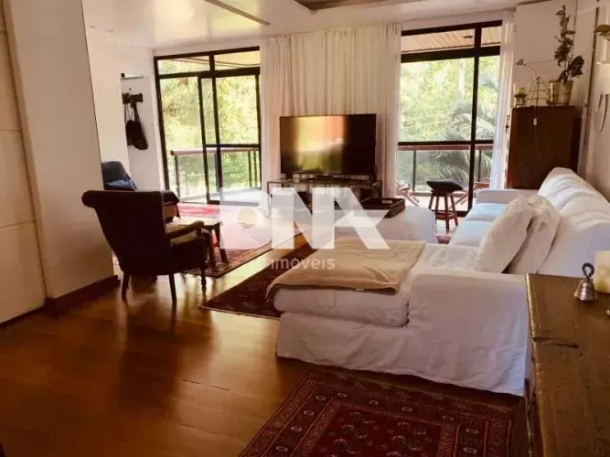 Apartamento - / Residencial / Leblon