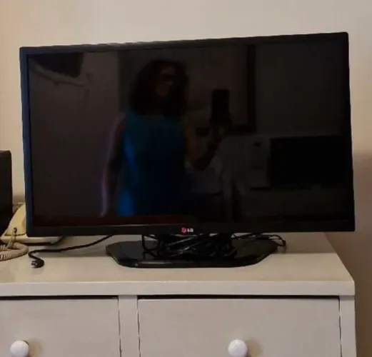 TV Led LG 32 polegadas c/ cabos  perfeito estado 