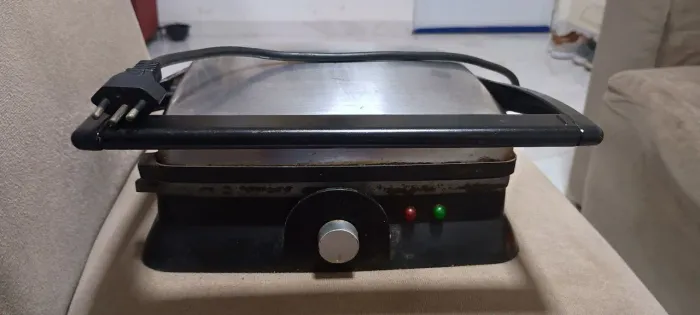 Grill Cadence com defeito pra conserto ou retirada de peças