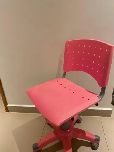 Cadeira Giratória em Polipropileno - Rosa