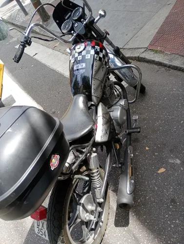 Intruder 125 Customizada