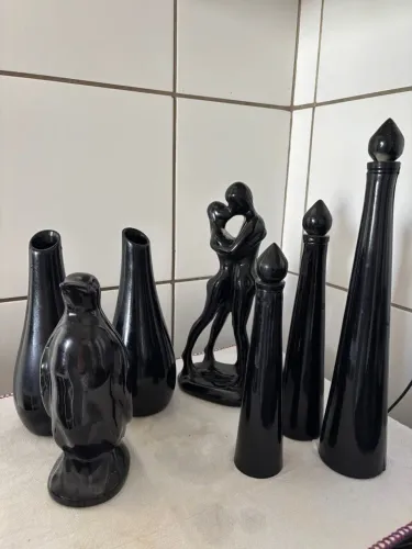 7 peças Conjunto de esculturas e vasos decorativos pretos