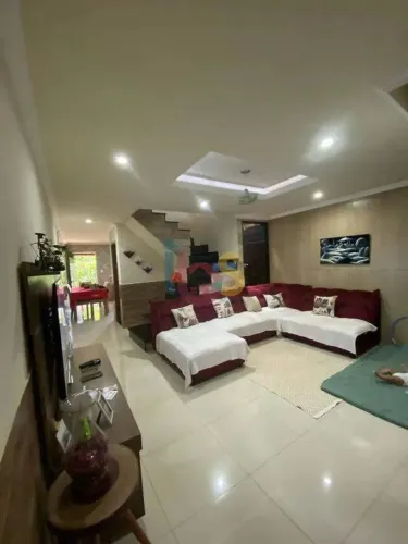VENDO CASA CONFORTÁVEL DE DOIS ANDARES EM ILHÉUS