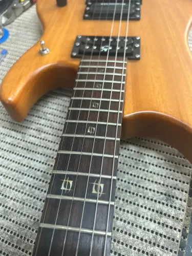 Washburn N2 tatoo série