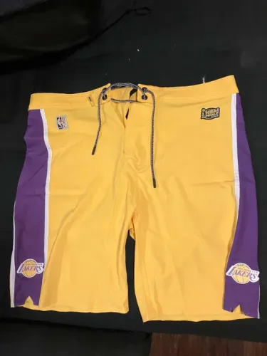 [Desapega] Bermuda Los Angeles Lakers 2002 [Hardwood Classics] Tamanho 48 