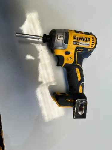 PARAFUSADEIRA DE IMPACTO DCF887 Dewalt 18V