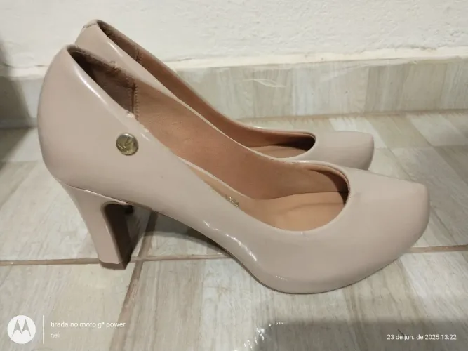 Sapatos de Salto Bege Elegantes