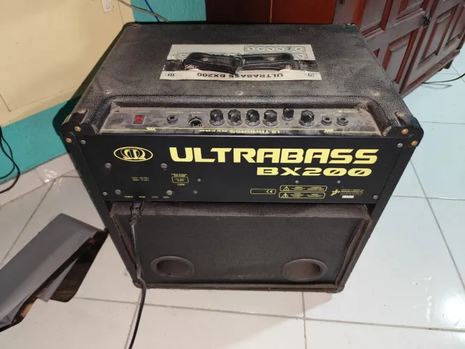 Amplificador METEORO Ultrabass BX200