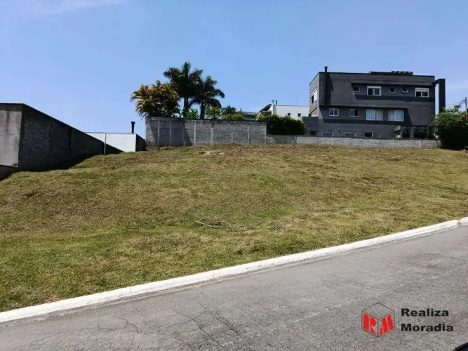 Terreno de Esquina com Vista Privilegiada Frente ao Clube do Condomínio!
