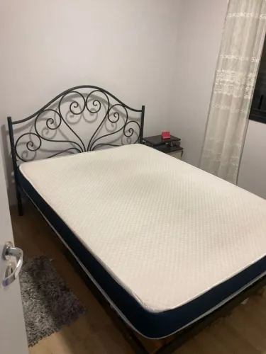 Cama de Ferro com Cabeceira Detalhada