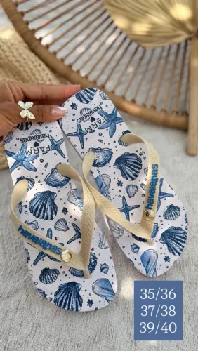 Chinelas primeira linha.