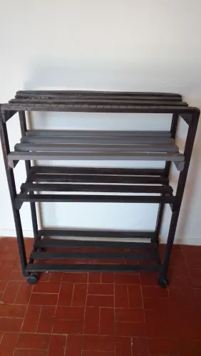 Vendo uma prateleira multiuso com rodinhas_ Araraquara sp
