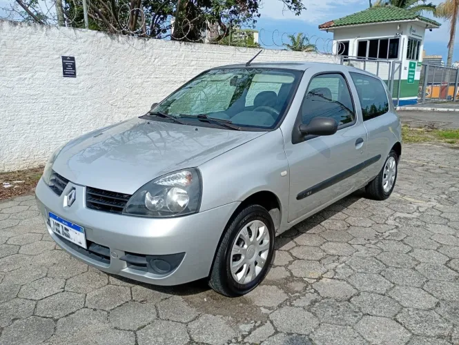 Renault Clio Hi-flex 1.0 16V 3P 2011