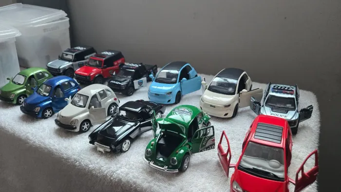 Lote 10 Miniaturas Kinsmart Welly Vários Modelos 1/28 1/32 1/34 1/36