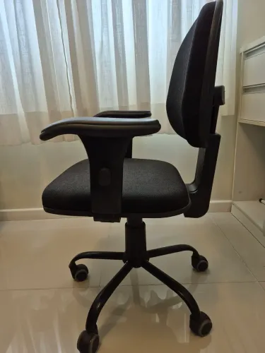 Cadeira Executiva Ergonômica com Regulagens - Excelente Estado