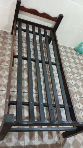 Cama de solteiro sucupira