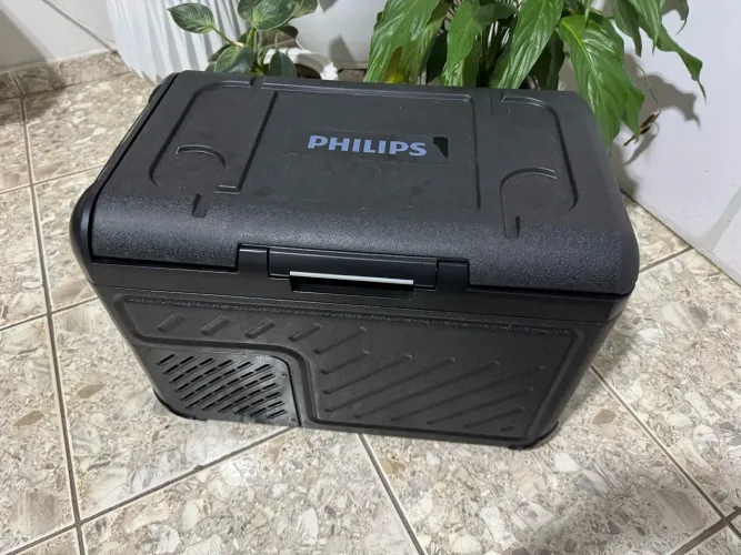 Geladeira Automotiva Philips 25L Quadrivolt - 12V, 24V, 110V, 220V