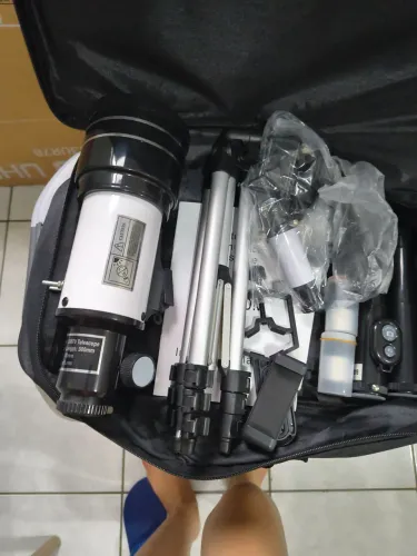 Telescópio usado modelo f30070mm abertura: 70mm distância focal:300mm espelho oblíquo 90gs