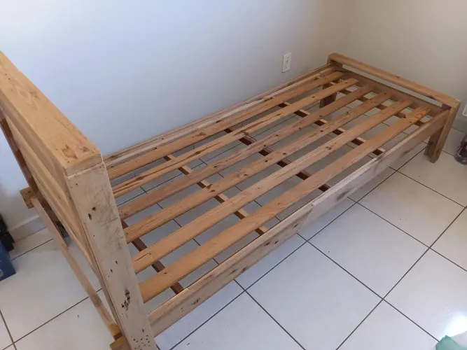 Cama de solteiro 