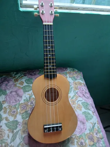 Vendo ukulele novo