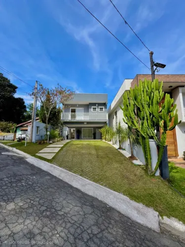 Linda casa a venda no condomínio Nova Paulista em Jandira - SP.