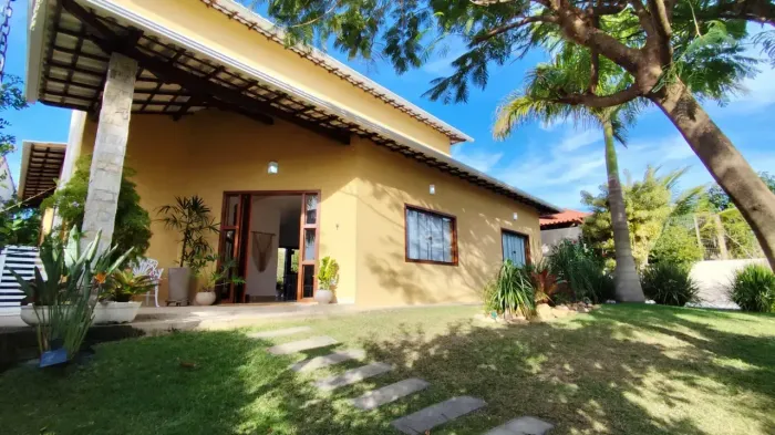CASA A VENDA EM CONDOMÍNIO DE ALTO PADRÃO EM ARARUAMA-RJ.