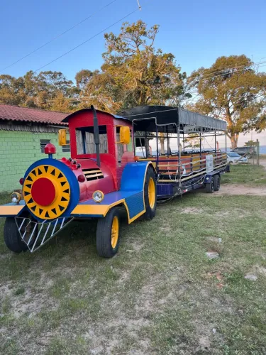 Trenzinho de passeio turístico