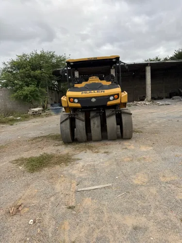 Rolo de Pneus compactador Müller AP 30 2022