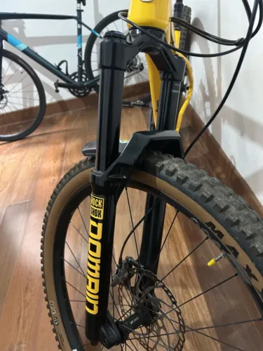 Suspensão Rock Shox Domain RC 150mm  