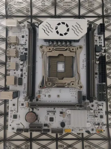 Placa mãe X99 qiyida d4 (COM DEFEITO)