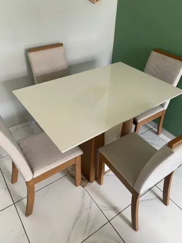 Mesa de Jantar com 4 cadeiras
