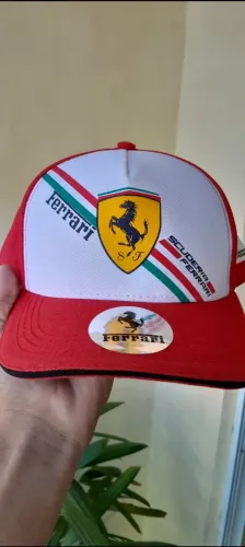Boné Ferrari