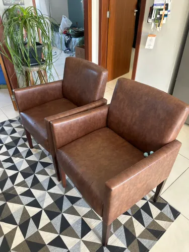 2 poltronas em courin lindas 