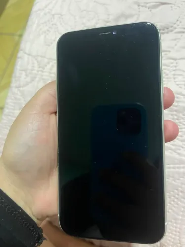 Vendo iPhone 11 funcionando tudo perfeitamente só está com a traseira quebrada