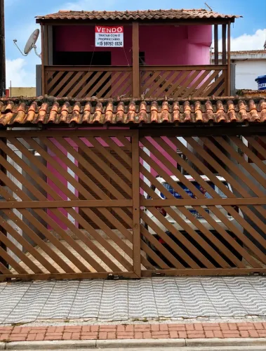 CASA A 500m DA PRAIA EM MONGAGUÁ - 2 DORM, 2 VAGAS 