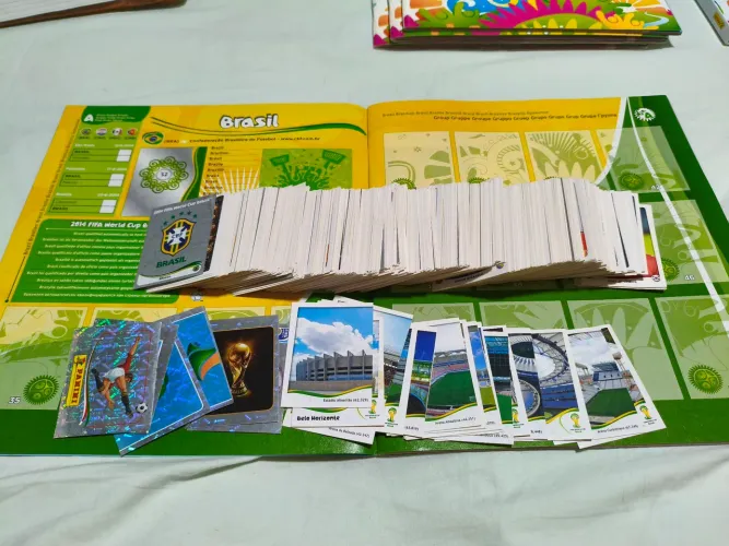 Álbum Copa do Mundo 2014 Completo com Todas as Figurinhas para Colar