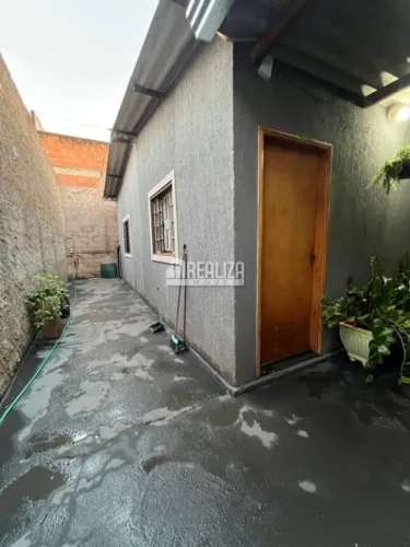 Vende-se casa + terreno ao lado na região Vila Marilene | Excelente oportunidade para mora