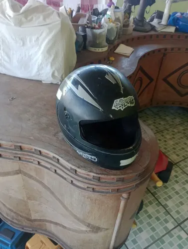 capacete preto