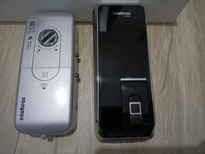 Fechadura Digital Biométrica Intelbras FR 220 - Semi-nova (Perfeito Estado)