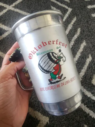 Caneca de chopp de alumínio colecionável da Oktoberfest Blumenau