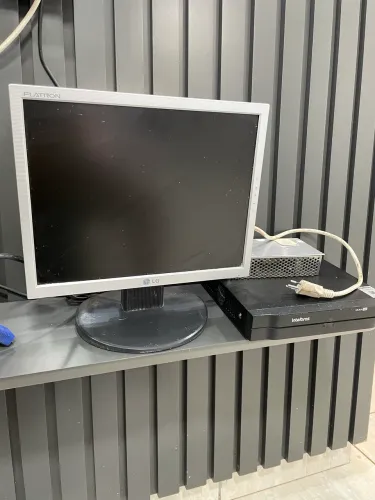 Dvr com Hd 1TR para 8 câmeras com monitor