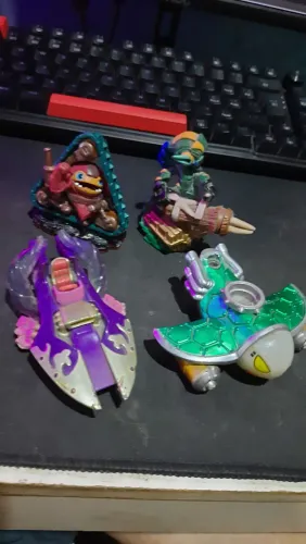4 miniaturas Skylanders ps3 usados