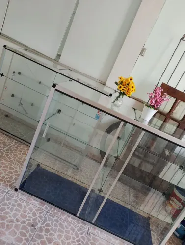 Balcão de vidro semi novo