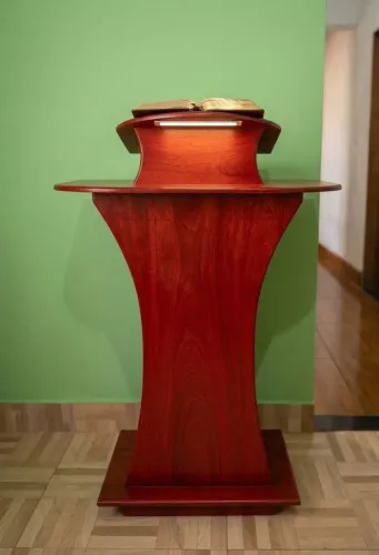 Vendo Púlpito de Madeira para Igreja 