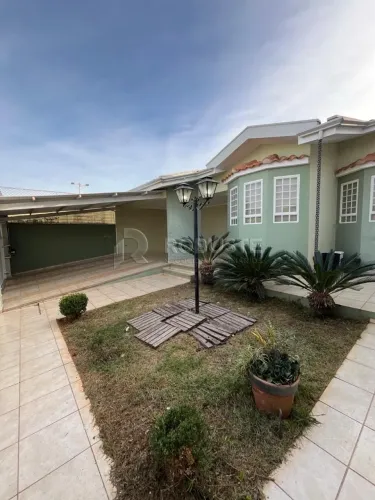 Casa de Alto Padrão com Piscina e Edícula no Jardim Paraíso, Botucatu